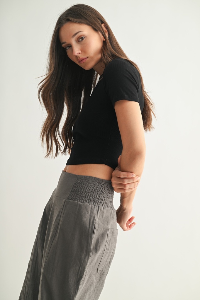 MICRO-RIBBED ATHLEISURE TEE